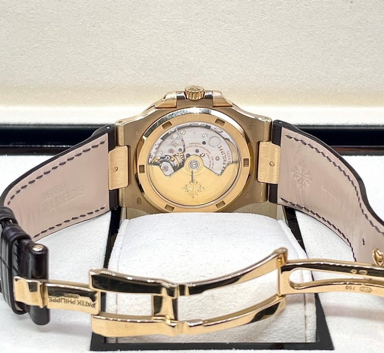 Patek Philippe Nautilus 5711j-001 Yellowgold 18kt Box Papers Like New Mint Condition