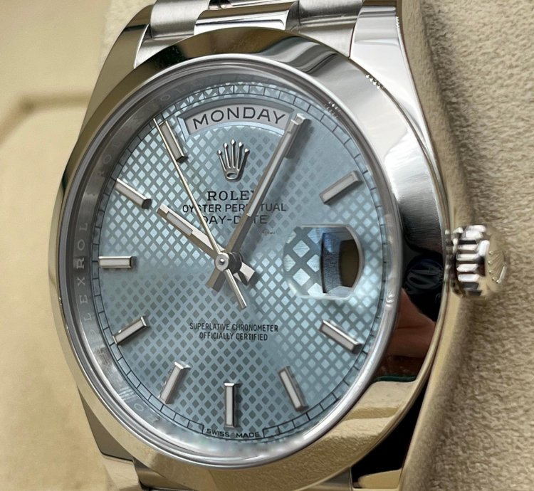 Rolex Day-date 40 40mm Ice Blue Motif Dial Platinum Bracelet 228206 Box Papers 2021