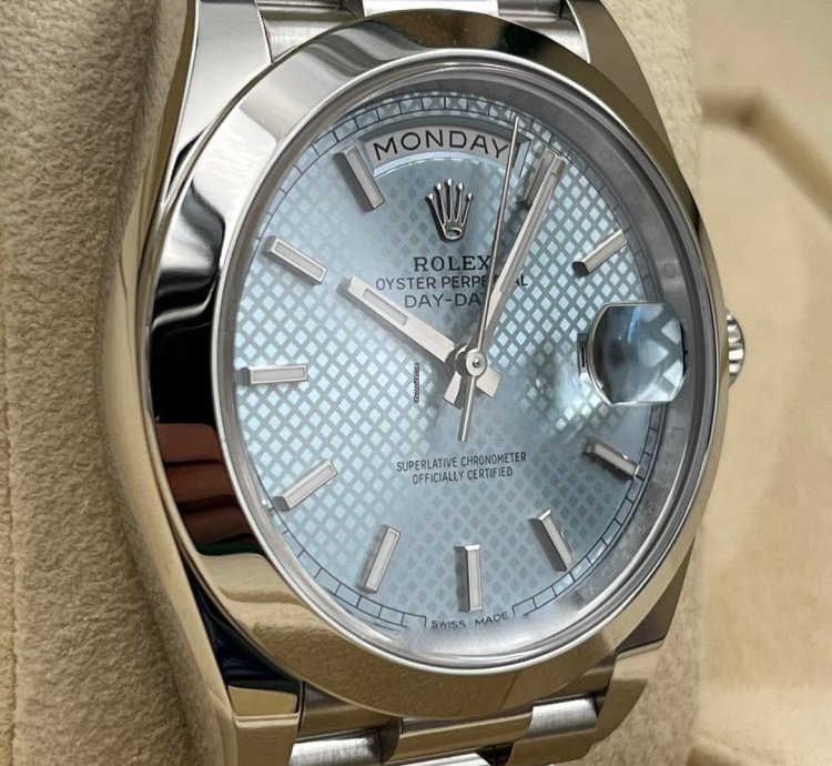 Rolex Day-date 40 40mm Ice Blue Motif Dial Platinum Bracelet 228206 Box Papers 2021