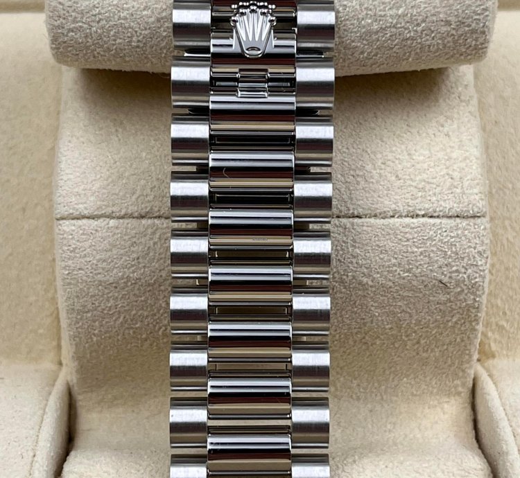 Rolex Day-date 40 40mm Ice Blue Motif Dial Platinum Bracelet 228206 Box Papers 2021