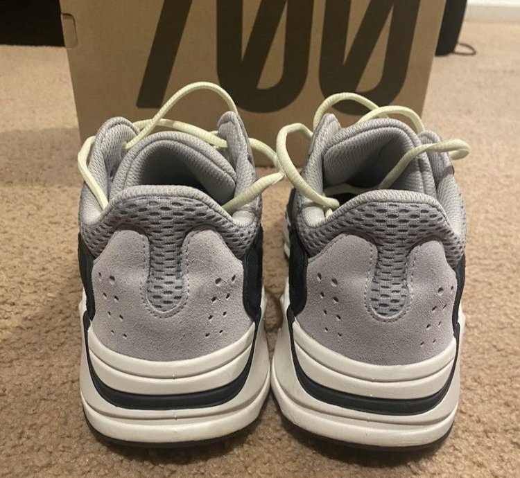 Yeezy Wave Runner 700