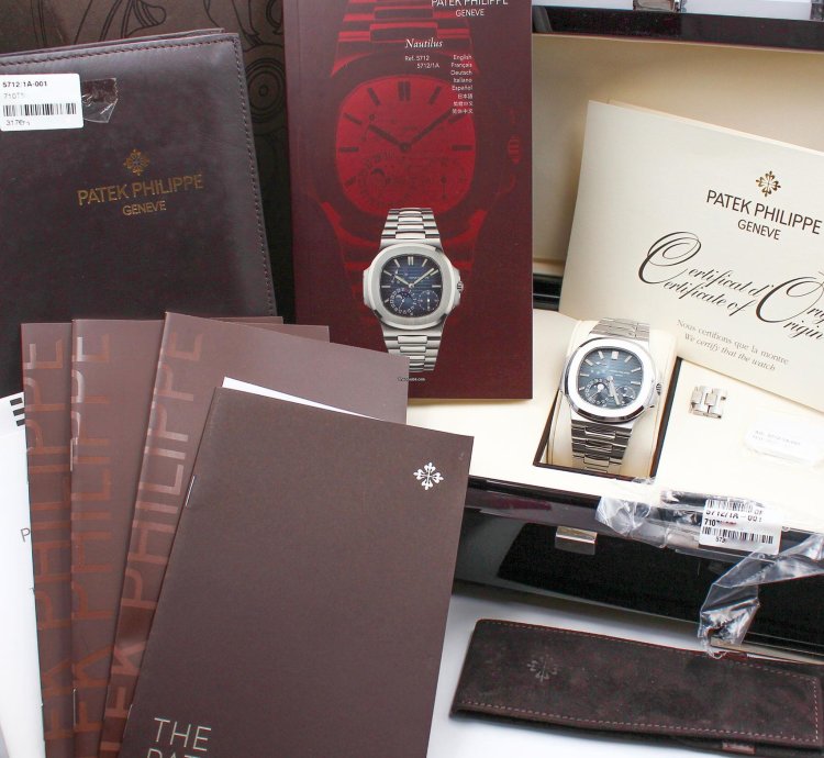 Patek Philippe Nautilus 5712 - Like New - Poin On De Gen Ve - Never Polished - Full Set