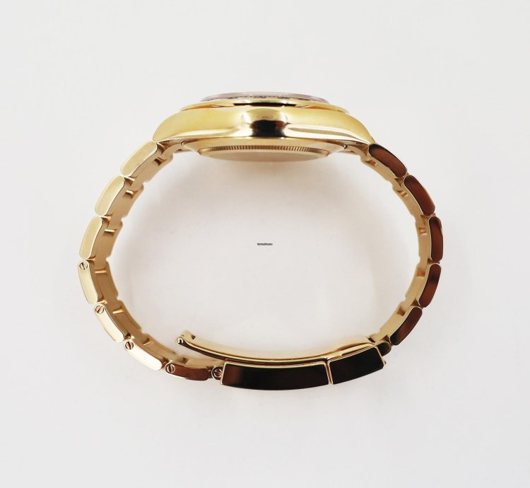 Rolex Daytona Cosmograph Daytona 40mm Yellow Gold Black Index Dial 116508