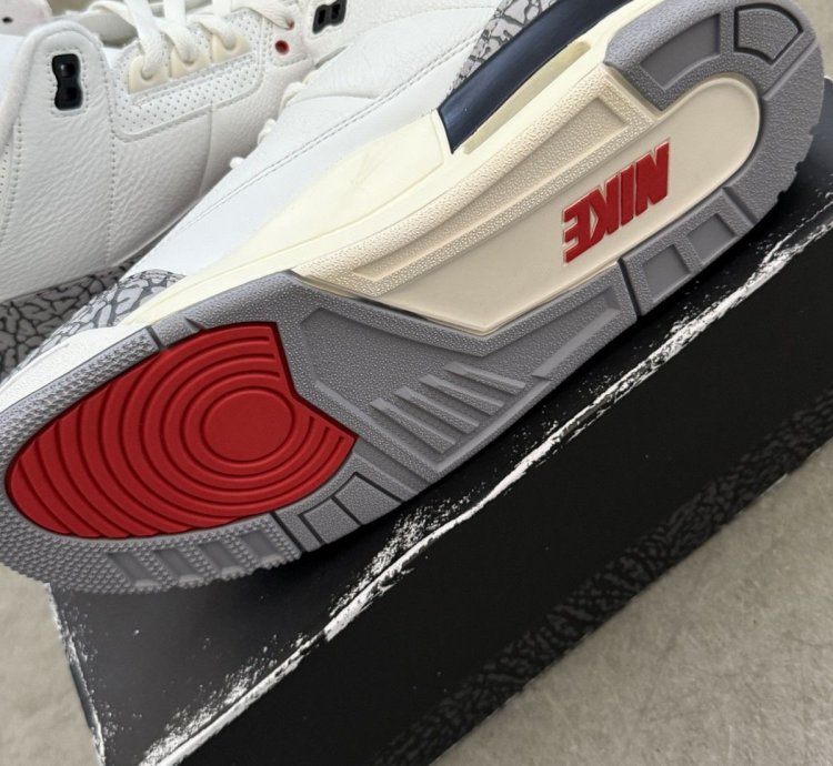 Air Jordan 3 Reimagined White Cement Sz 10 2023