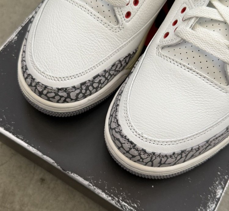 Air Jordan 3 Reimagined White Cement Sz 10 2023