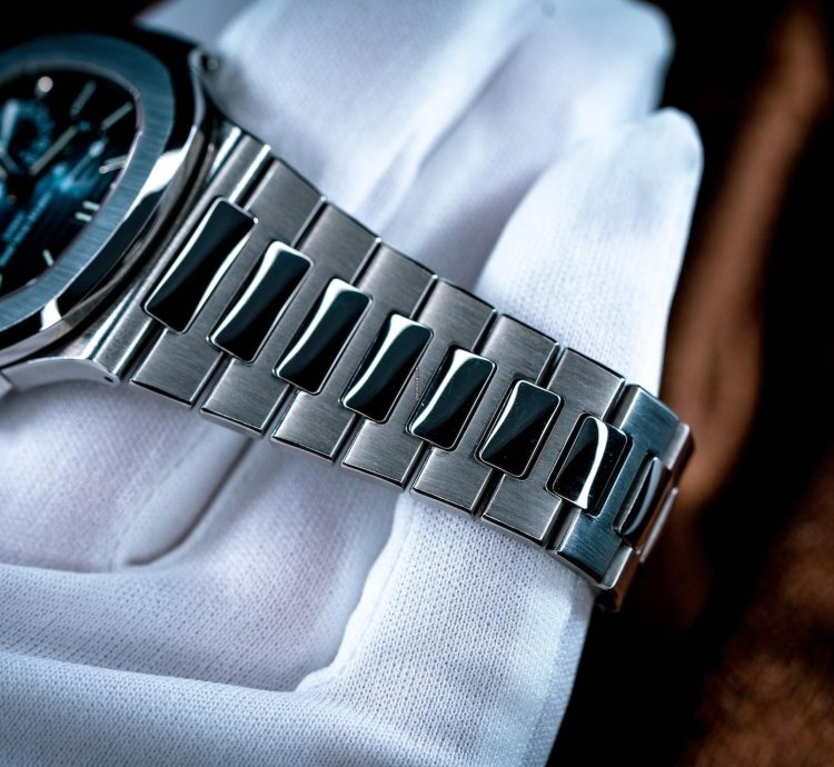 Patek Philippe Nautilus 5712 1a
