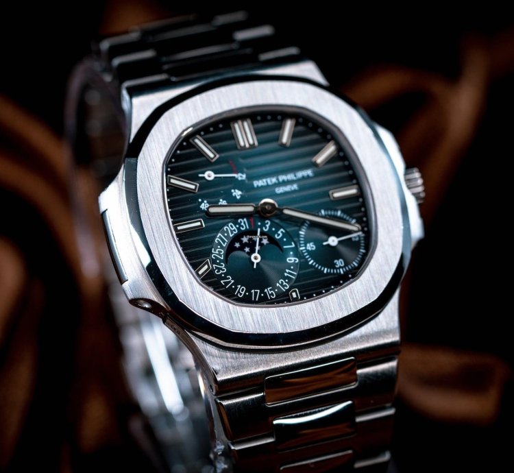 Patek Philippe Nautilus 5712 1a