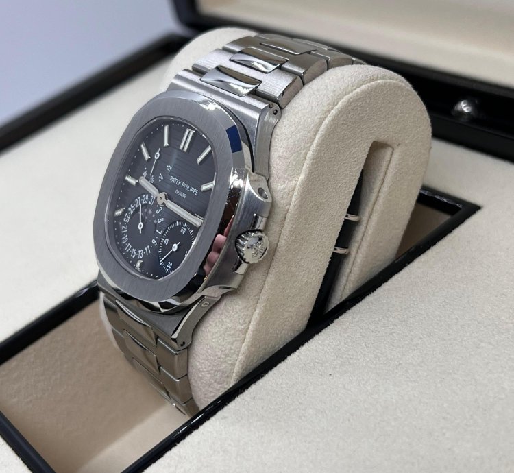 Patek Philippe Nautilus 5712 1a 5712 Blue Moon Phase Full Set 2018 Unpolished Mint Box And Papers