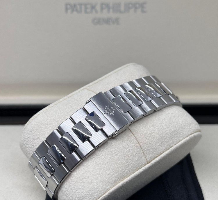 Patek Philippe Nautilus 5712 1a 5712 Blue Moon Phase Full Set 2018 Unpolished Mint Box And Papers