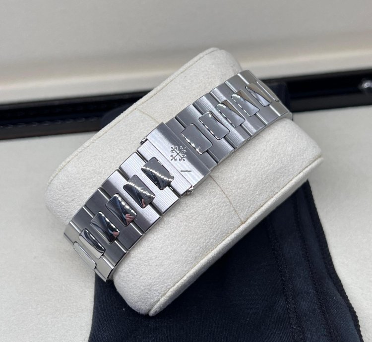 Patek Philippe Nautilus 5712 1a 5712 Blue Moon Phase Full Set 2018 Unpolished Mint Box And Papers