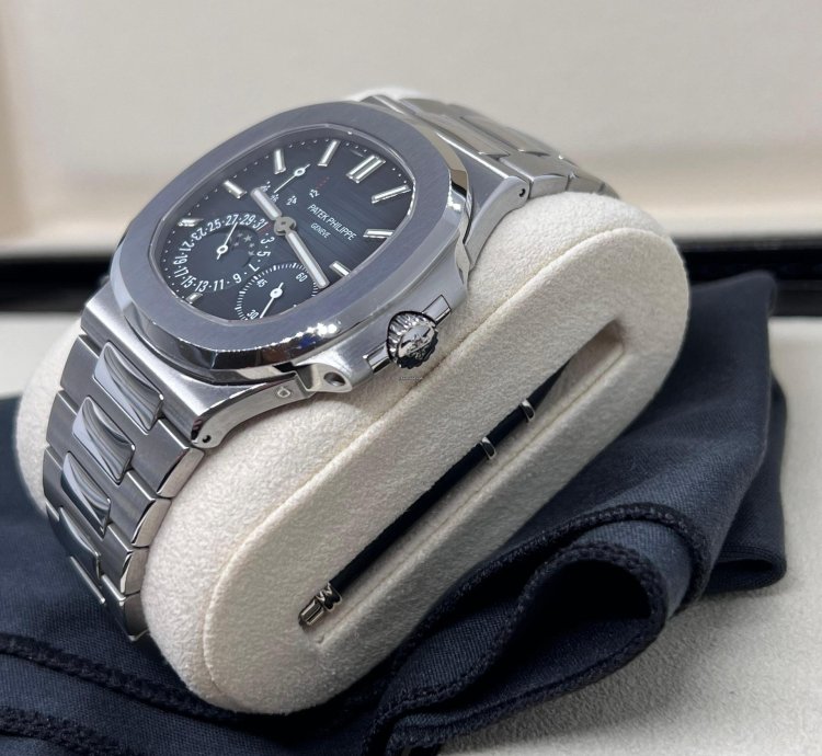 Patek Philippe Nautilus 5712 1a 5712 Blue Moon Phase Full Set 2018 Unpolished Mint Box And Papers