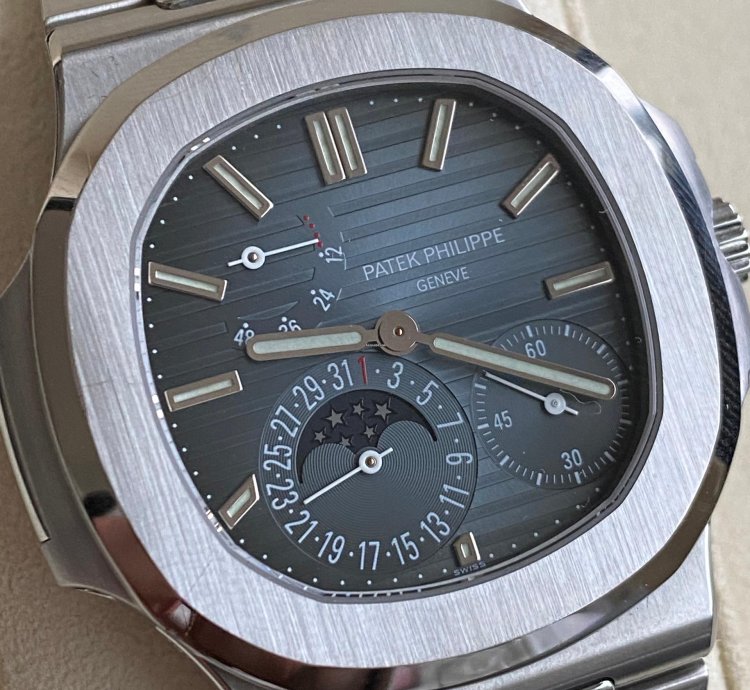 Patek Philippe Nautilus 5712 1a Nautilus Moonphase - Preowned Complete Set 2009