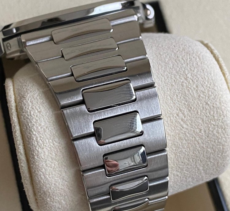 Patek Philippe Nautilus 5712 1a Nautilus Moonphase - Preowned Complete Set 2009