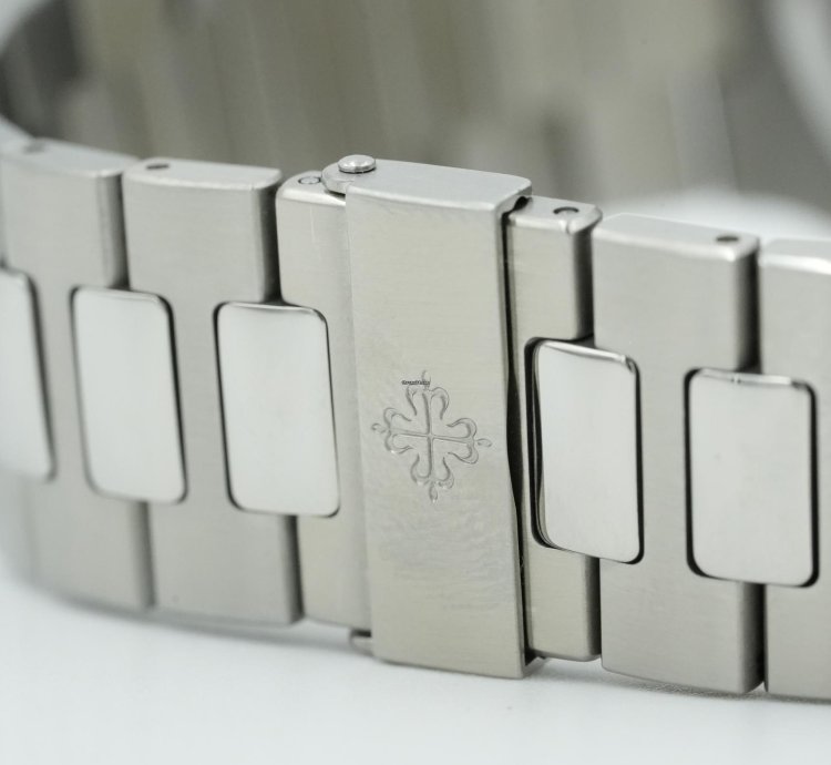 Patek Philippe Nautilus 5712 1a-001