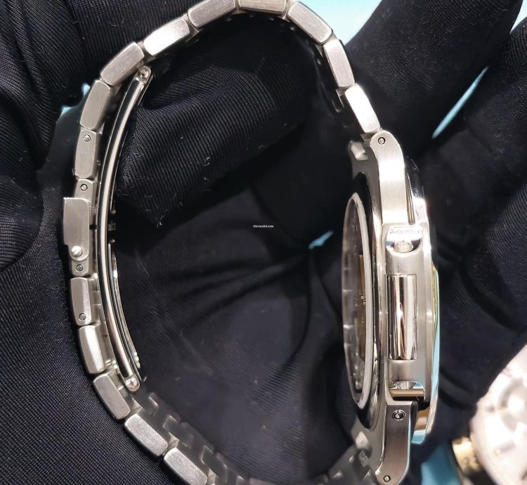 Patek Philippe Nautilus 5712 1a-001