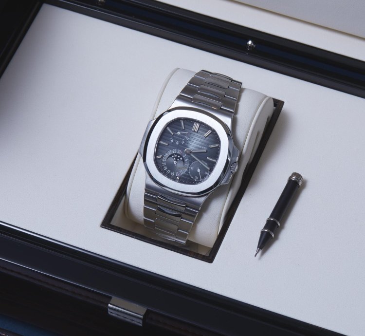 Patek Philippe Nautilus 5712 1a-001 - Box Papers - 24-month Warranty - 2016