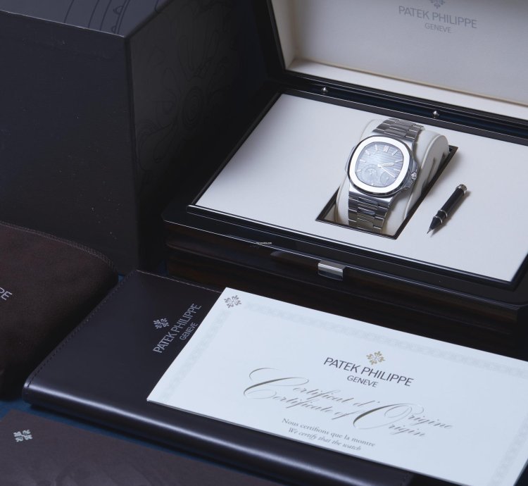 Patek Philippe Nautilus 5712 1a-001 - Box Papers - 24-month Warranty - 2016