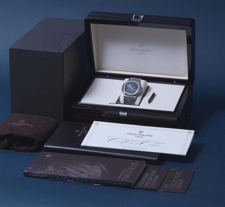Patek Philippe Nautilus 5712 1a-001 - Box Papers - 24-month Warranty - 2016