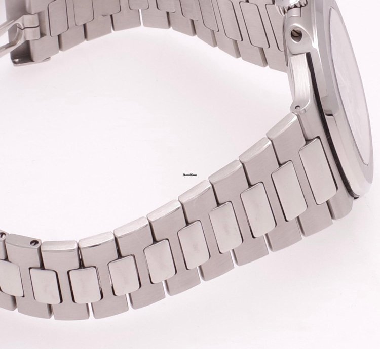 Patek Philippe Nautilus 5712 1a-001 2010
