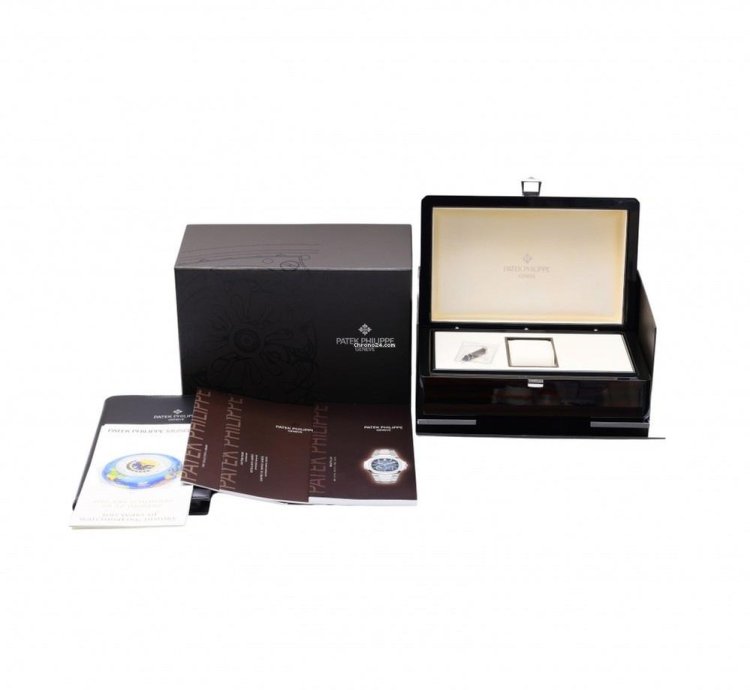 Patek Philippe Nautilus 5712 1a-001 Automatic Steel Good