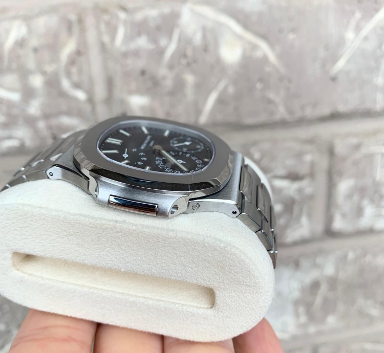 Patek Philippe Nautilus 5712 1a-001 Blue Dial Nautilus