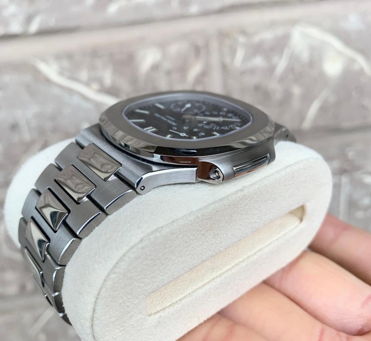 Patek Philippe Nautilus 5712 1a-001 Blue Dial Nautilus