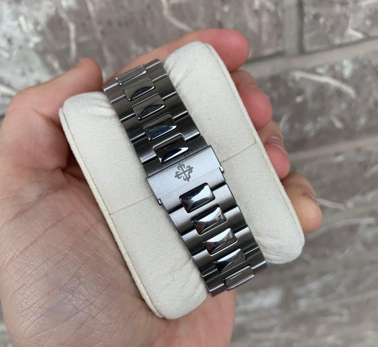 Patek Philippe Nautilus 5712 1a-001 Blue Dial Nautilus