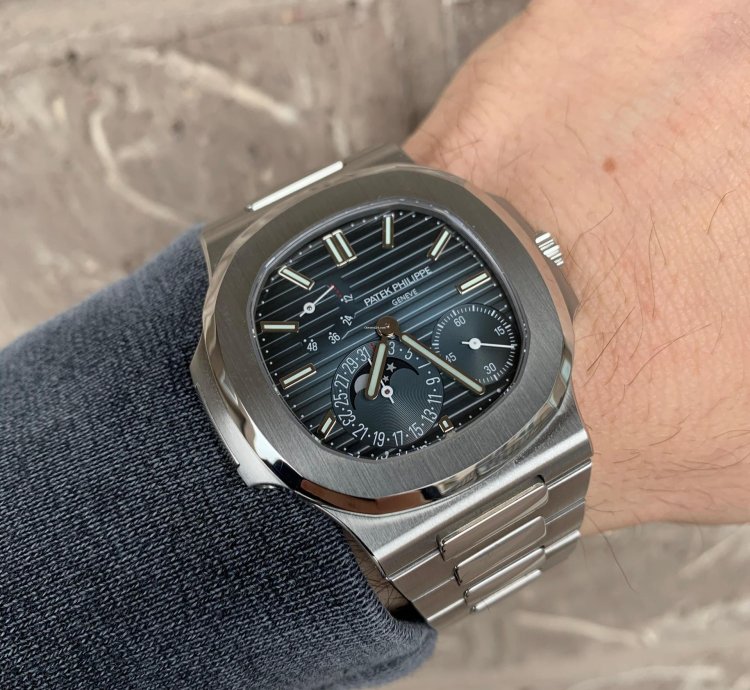 Patek Philippe Nautilus 5712 1a-001 Blue Dial Nautilus