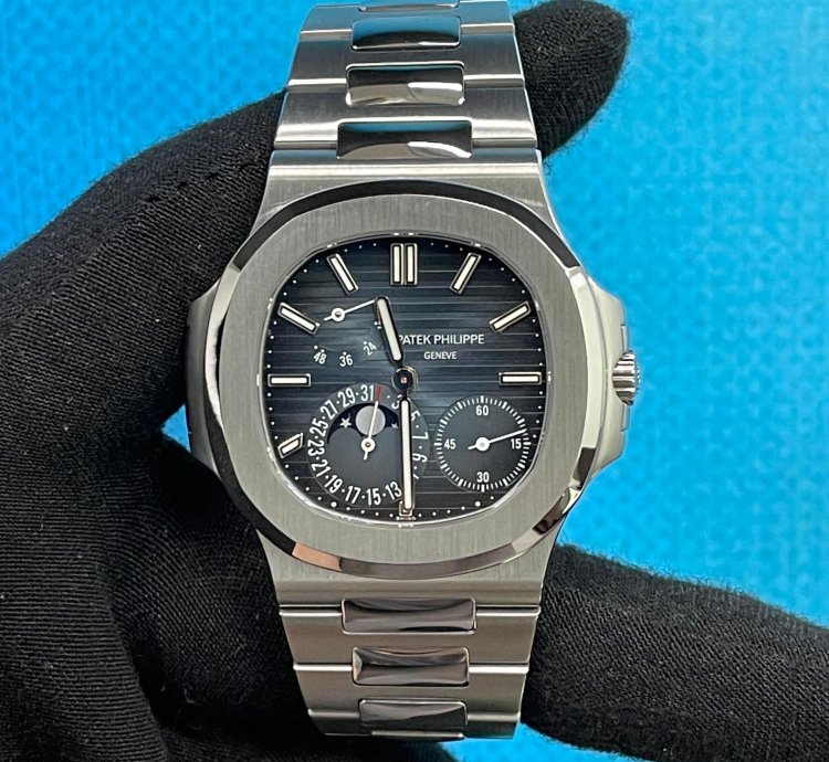 Patek Philippe Nautilus 5712 1a-001 Blue Dial Nautilus