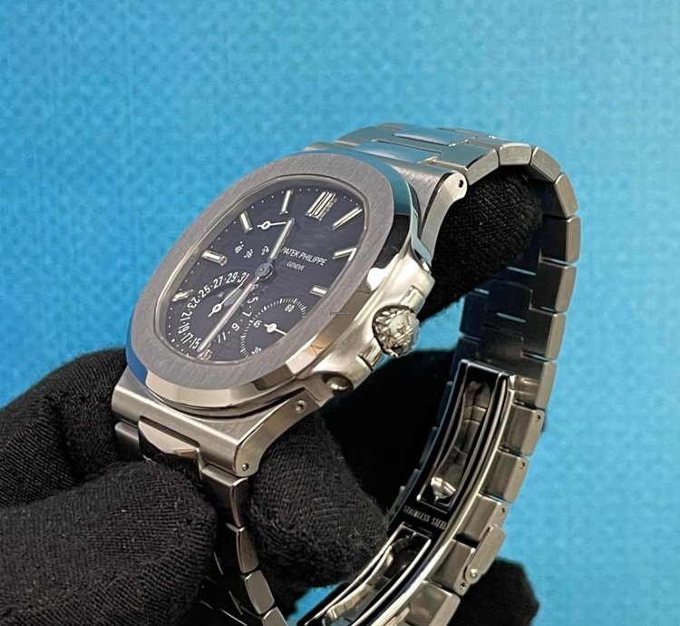 Patek Philippe Nautilus 5712 1a-001 Blue Dial Nautilus