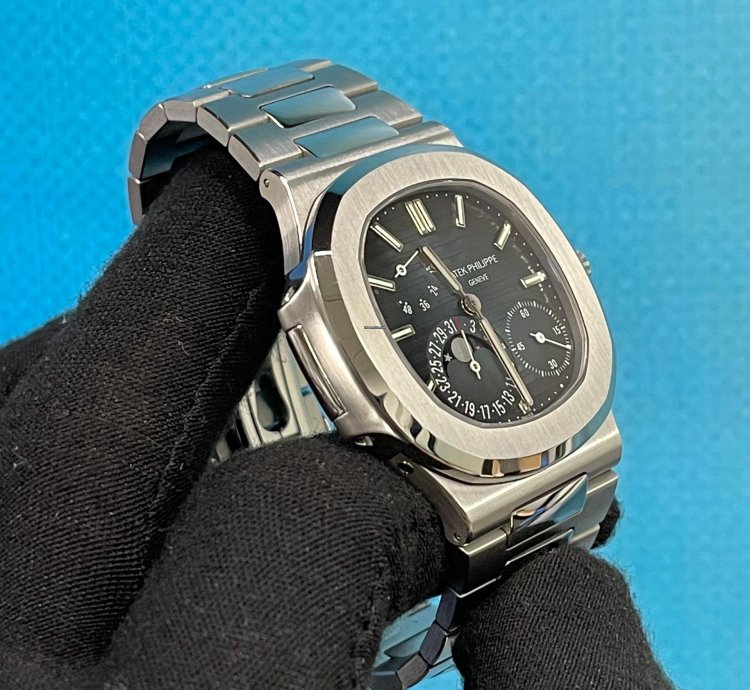 Patek Philippe Nautilus 5712 1a-001 Blue Dial Nautilus