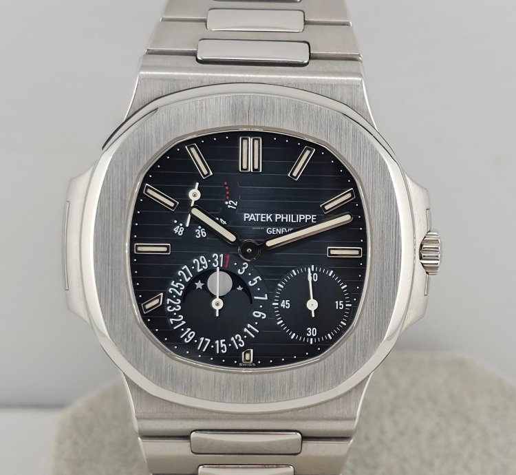 Patek Philippe Nautilus 5712 1a-001 Box And Papers