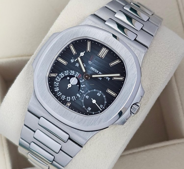 Patek Philippe Nautilus 5712 1a-001 Box And Papers