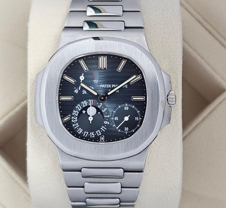 Patek Philippe Nautilus 5712 1a-001 Box And Papers