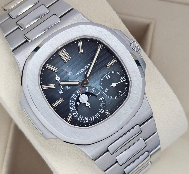 Patek Philippe Nautilus 5712 1a-001 Box And Papers