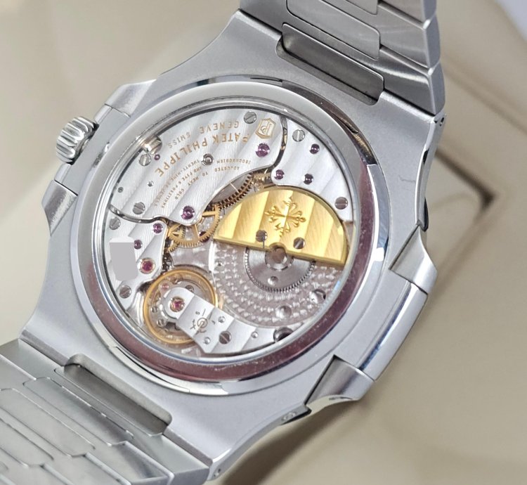 Patek Philippe Nautilus 5712 1a-001 Box And Papers