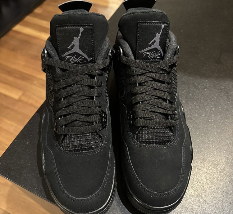Air Jordan 4 Black Cat