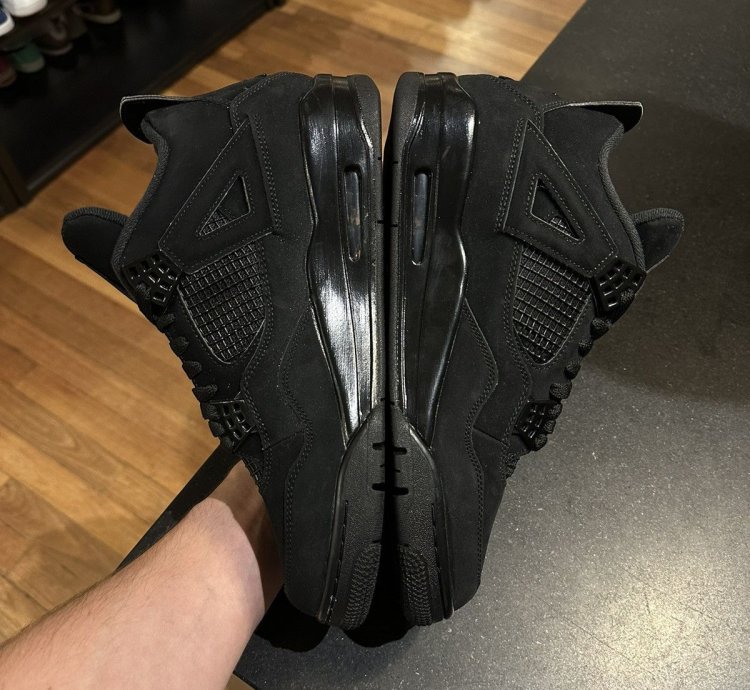 Air Jordan 4 Black Cat