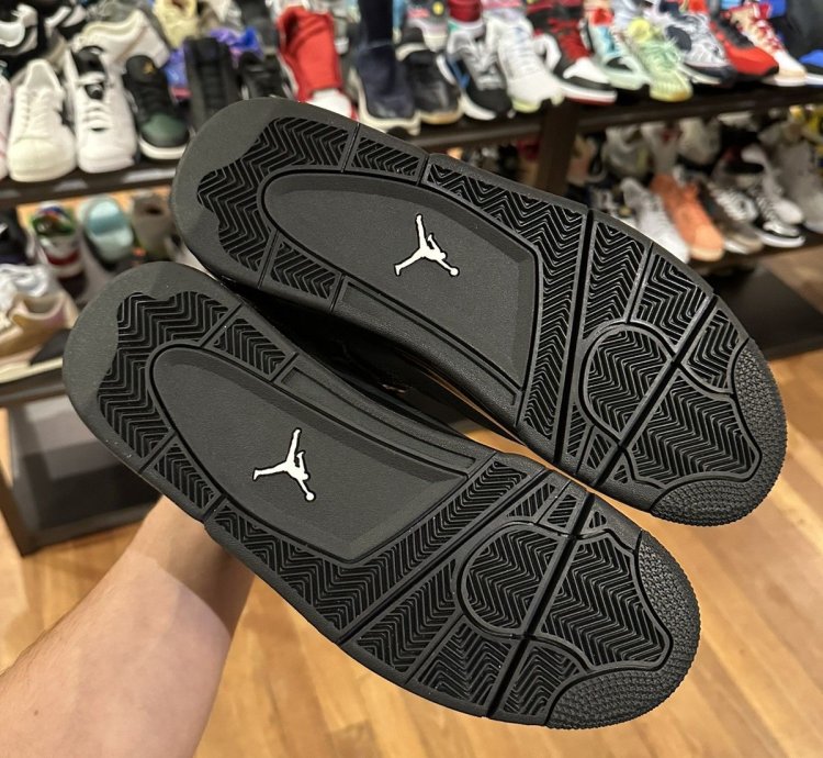 Air Jordan 4 Black Cat