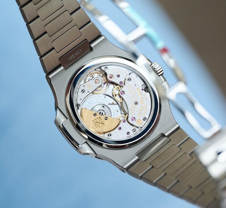 Patek Philippe Nautilus 5712 1a-001 Discontinued