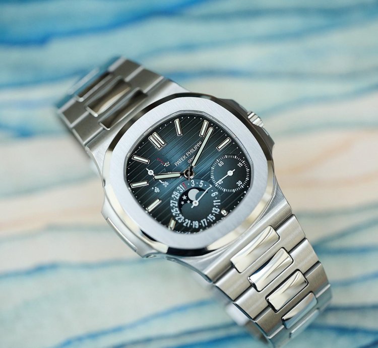 Patek Philippe Nautilus 5712 1a-001 Discontinued