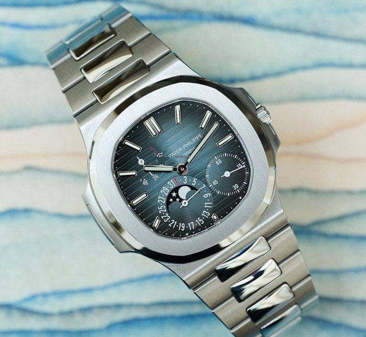 Patek Philippe Nautilus 5712 1a-001 Discontinued