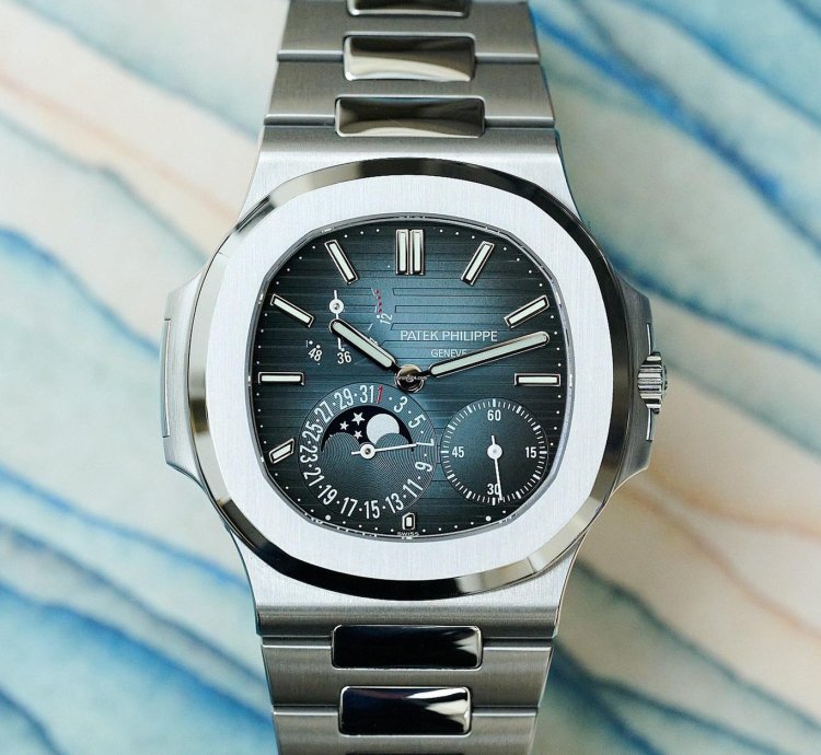 Patek Philippe Nautilus 5712 1a-001 Discontinued