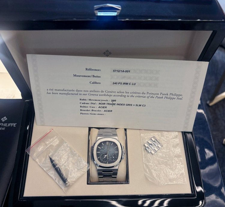 Patek Philippe Nautilus 5712 1a-001 Moon Phases Stainless Steel Blue Dial 2017