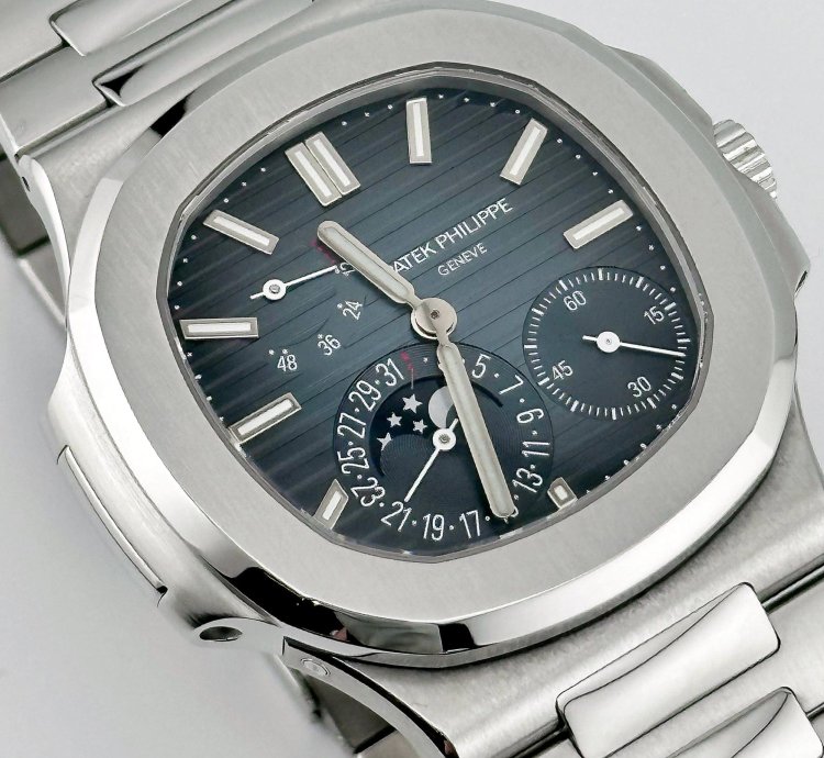 Patek Philippe Nautilus 5712 1a-001 Moon Phases Stainless Steel Blue Dial 2017