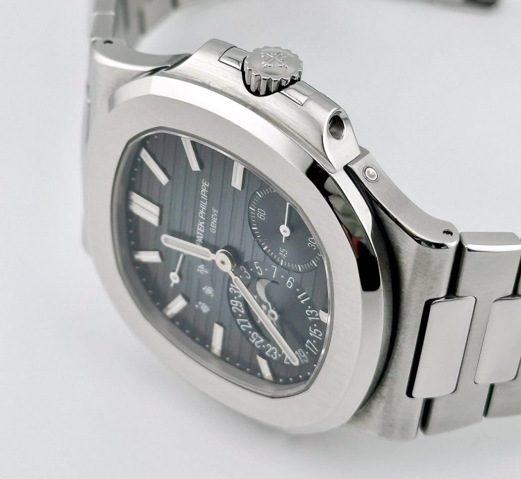 Patek Philippe Nautilus 5712 1a-001 Moon Phases Stainless Steel Blue Dial 2017