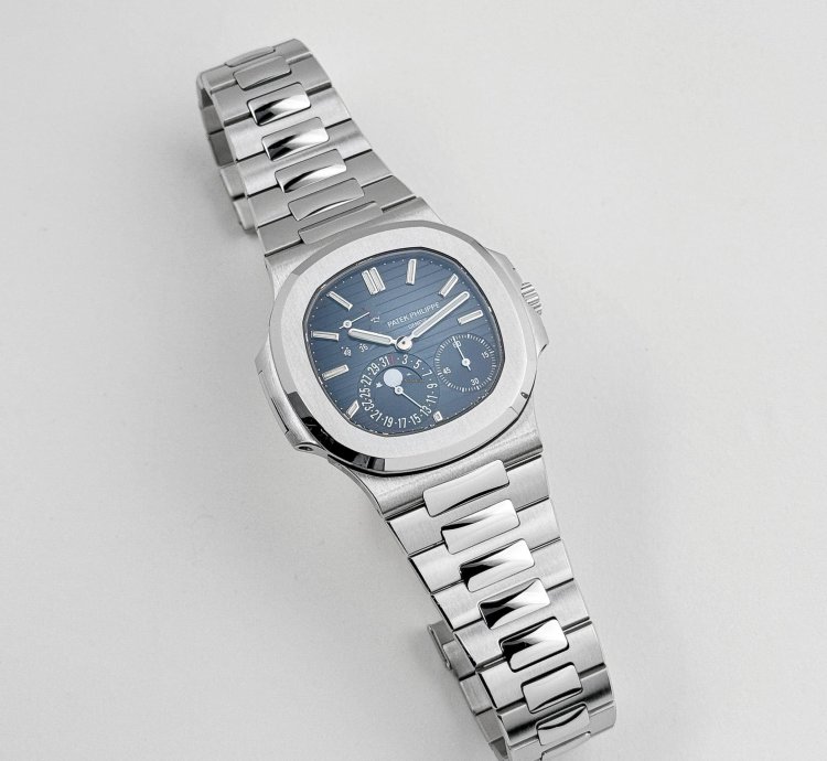 Patek Philippe Nautilus 5712 1a-001 Moon Phases Stainless Steel Blue Dial 2020