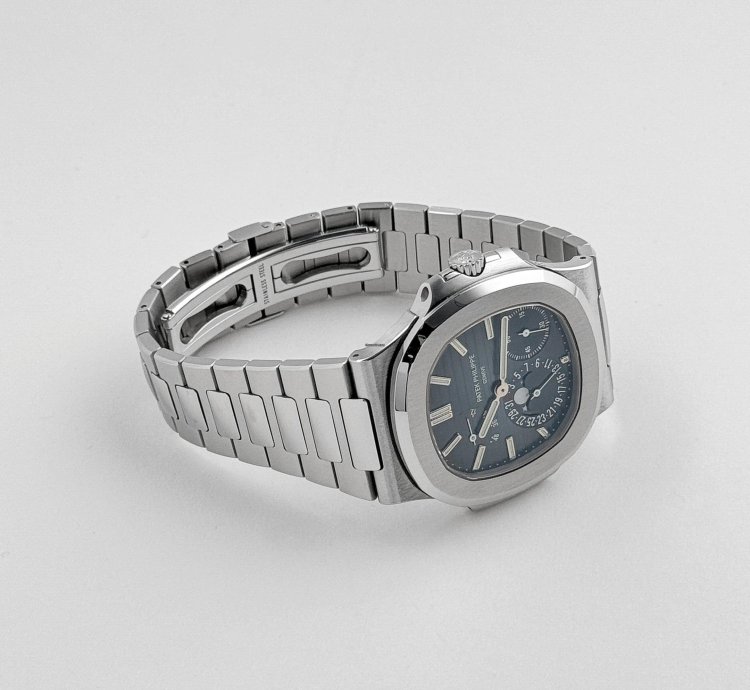 Patek Philippe Nautilus 5712 1a-001 Moon Phases Stainless Steel Blue Dial 2020