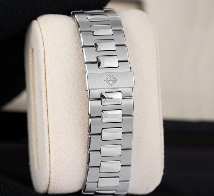 Patek Philippe Nautilus 5712 1a-001 Moonphase Steel Blue-black Index Dial 40 Mm