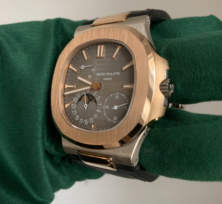 Patek Philippe Nautilus 5712 Black Slate Dial Rose And White Gold 18kt Full Set 2013